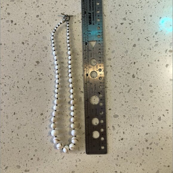 Vintage White Beaded Necklace with Gold Swirl Accents – Toggle Clasp - Picture 2 of 2